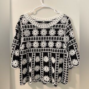 NWT Kindred Black White 3/4sleeve Scalloped Crochet Embroidered Floral Top Sz M